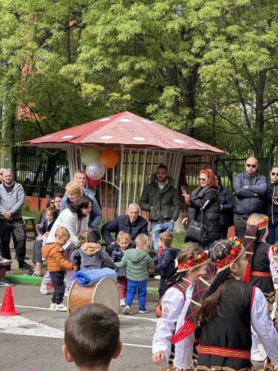 На 26.04.2024г. празника по случай Именния ден на детската градина продължи съвместно с родителите и децата от всички групи на ДГ22”Великденче”. Благодарим за споделената емоция,светли празници! - ДГ 22 Великденче - София, Люлин 2