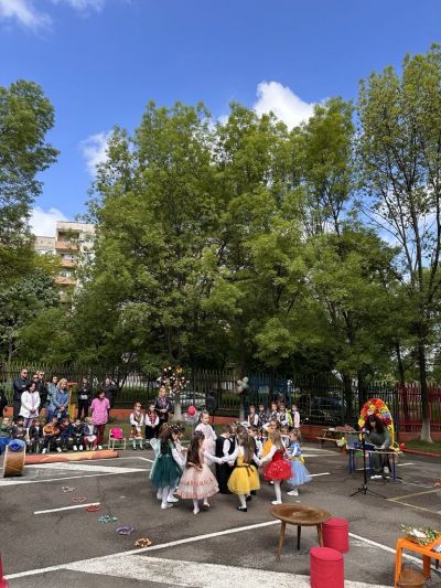 На 26.04.2024г. празника по случай Именния ден на детската градина продължи съвместно с родителите и децата от всички групи на ДГ22”Великденче”. Благодарим за споделената емоция,светли празници! - ДГ 22 Великденче - София, Люлин 2